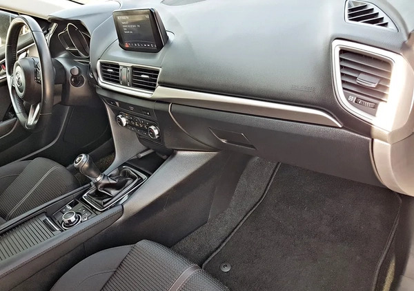 Mazda 3 cena 63900 przebieg: 80000, rok produkcji 2018 z Różan małe 781